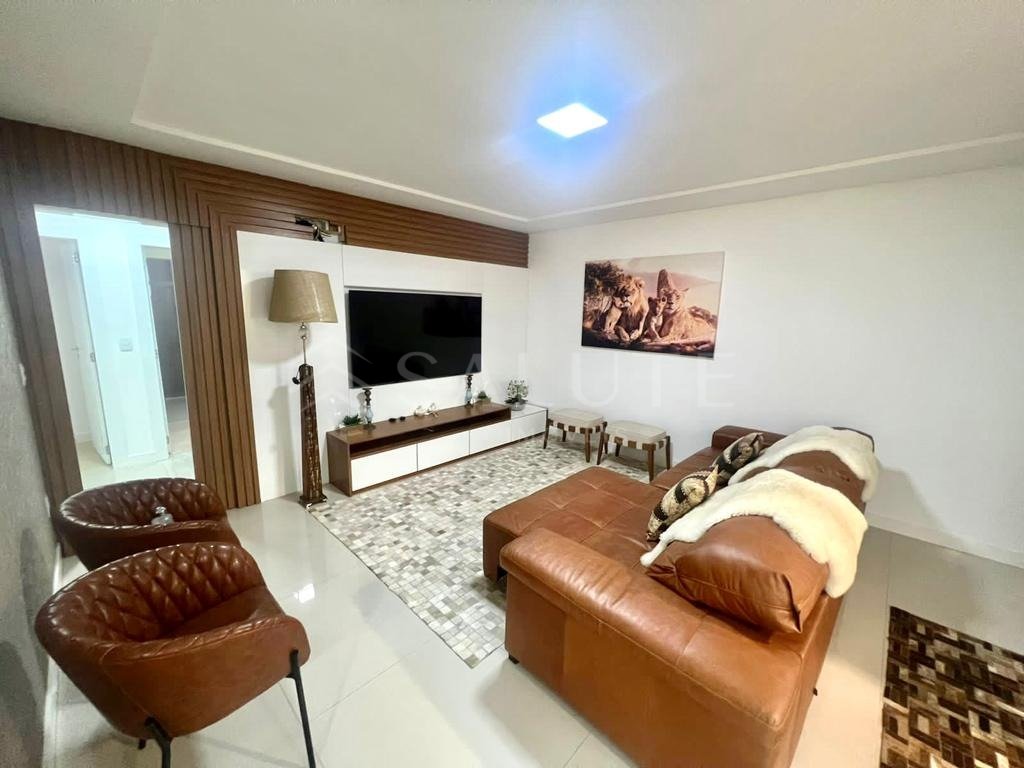 Apartamento com 4 suítes e churrasqueira a gás.