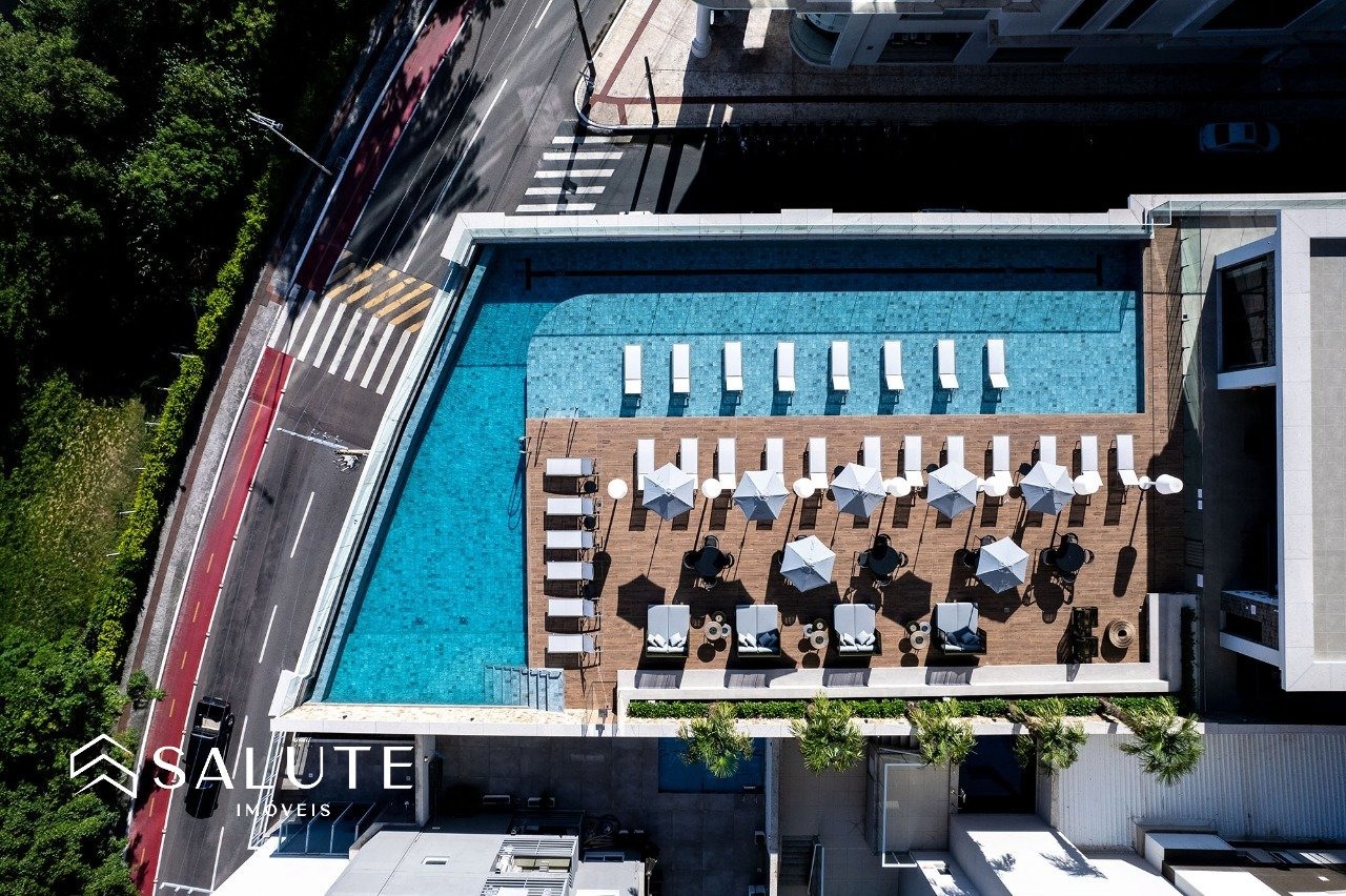 Apartamento com 4 suítes na Barra Sul.