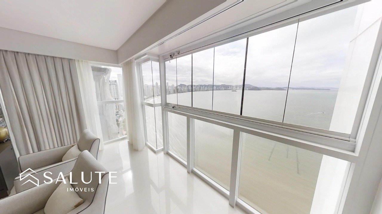 Apartamento à venda com 4 Suítes na Barra Sul