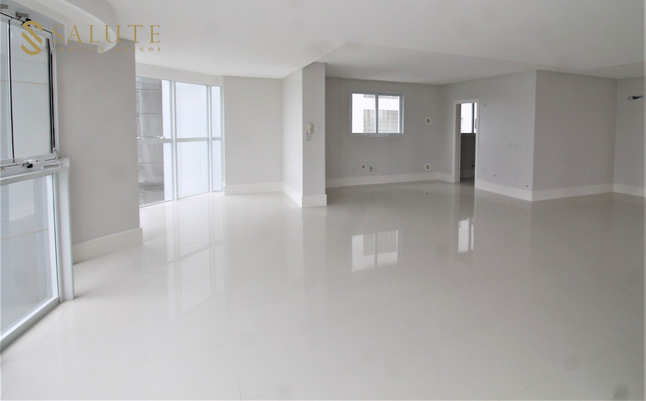 Apartamento à venda com 4 Suítes na Barra Sul