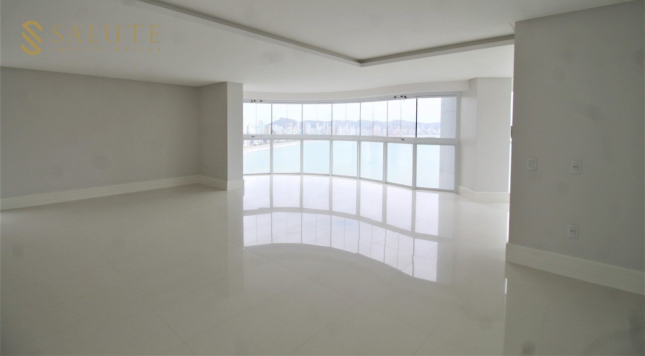 Apartamento à venda com 4 Suítes na Barra Sul