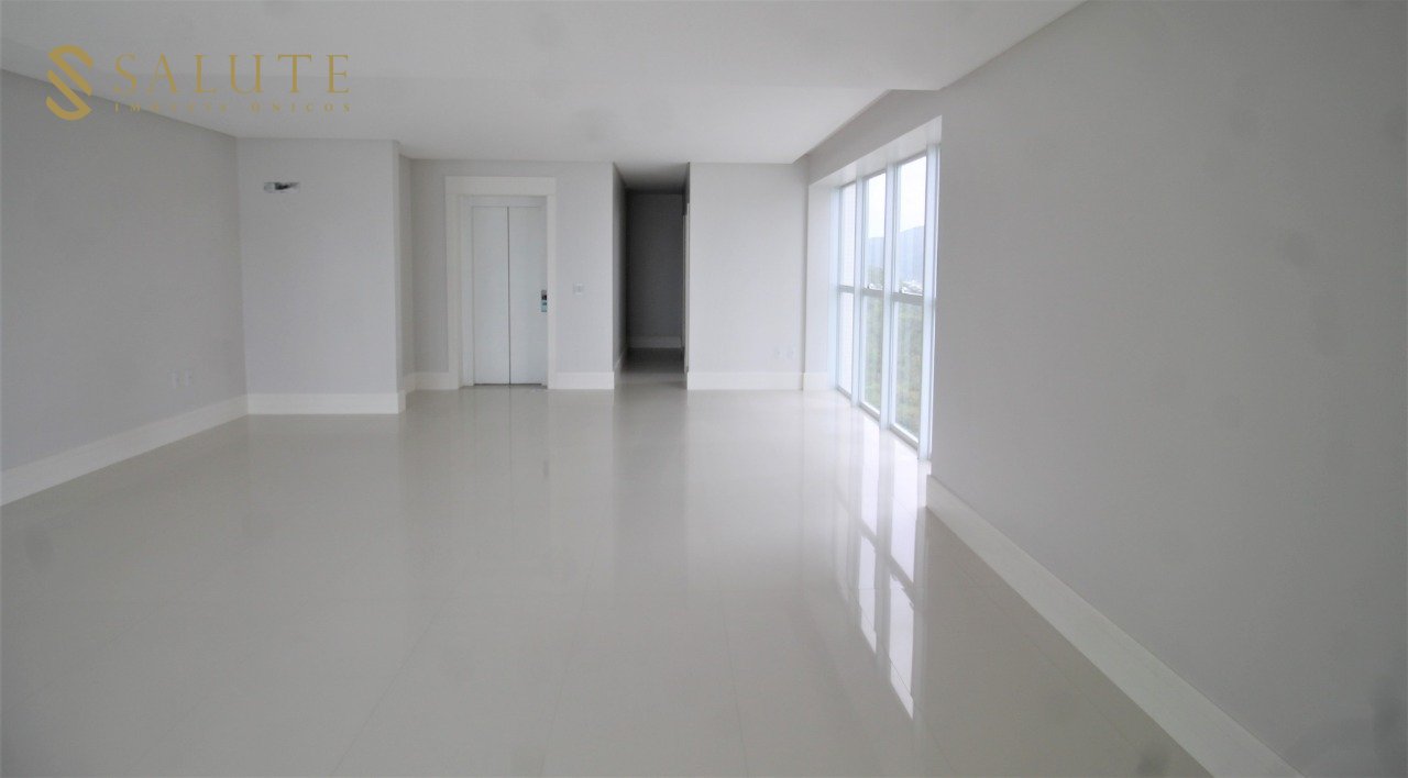 Apartamento à venda com 4 Suítes na Barra Sul