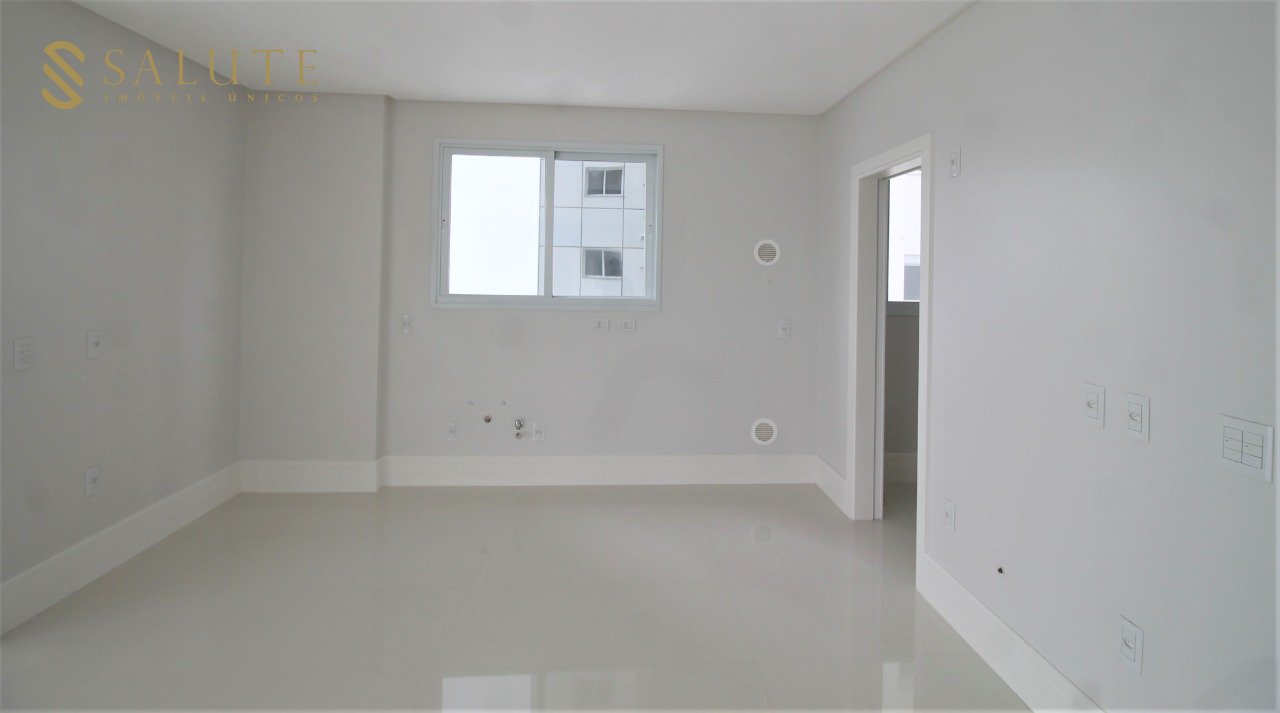 Apartamento à venda com 4 Suítes na Barra Sul