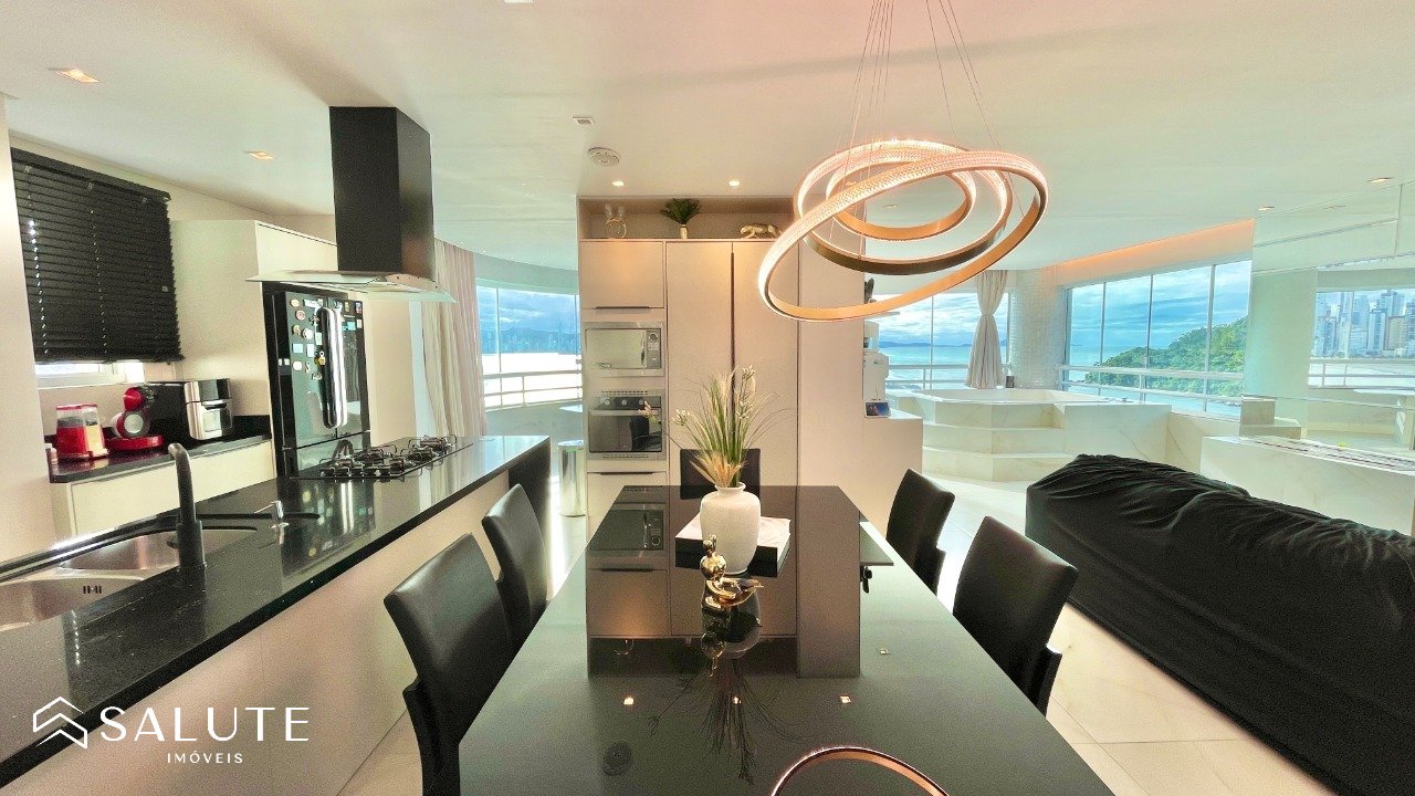 Apartamento Frente Mar com 3 suítes