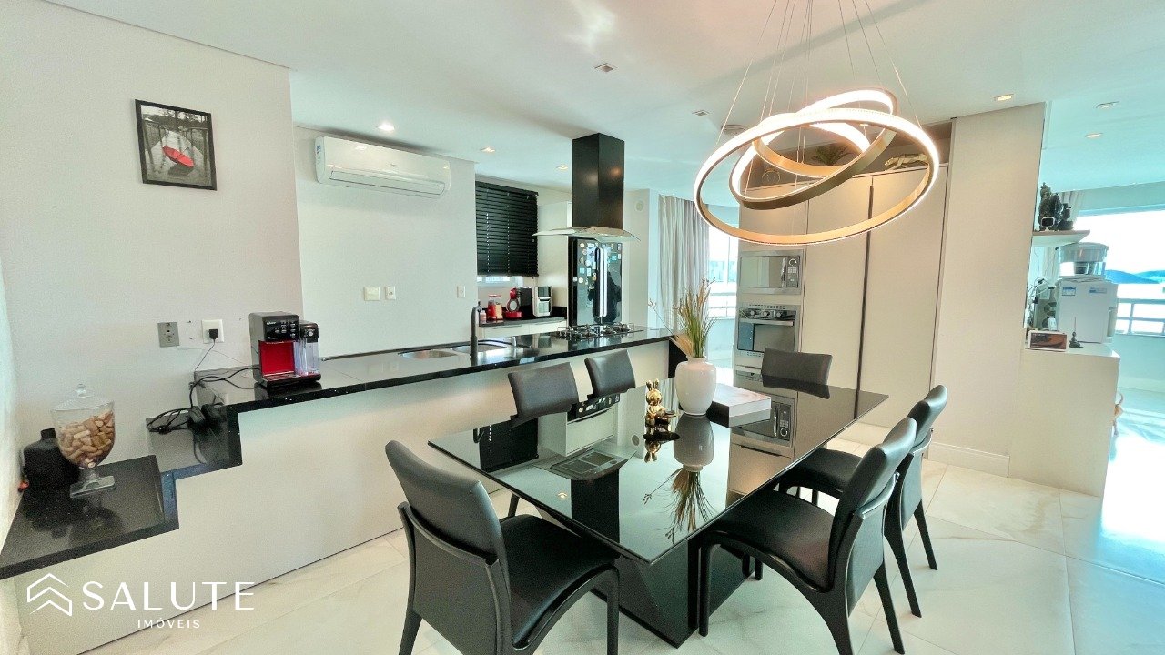 Apartamento Frente Mar com 3 suítes