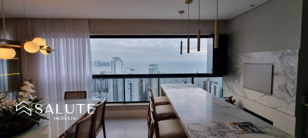 Apartamento á venda 4 Dormitórios na Barra Sul