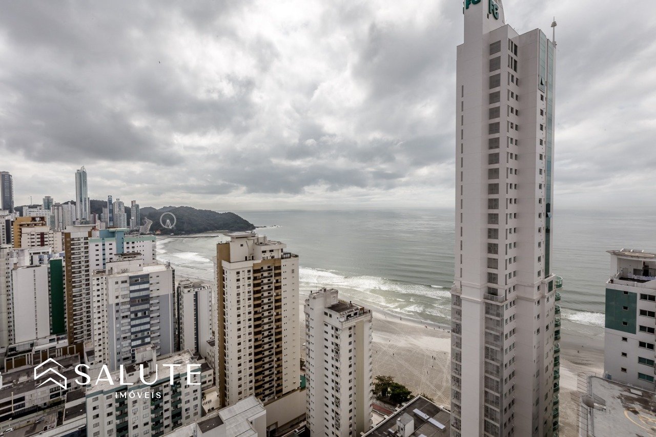 Apartamento Quadra Mar com 4 Dormitórios