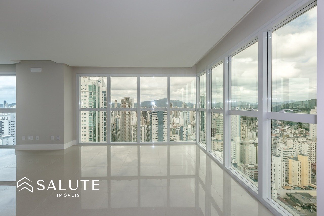 Apartamento Quadra Mar com 4 Dormitórios