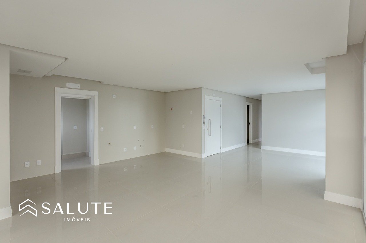 Apartamento Quadra Mar com 4 Dormitórios