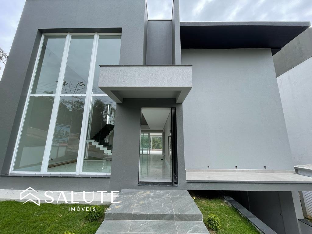 Excelente Casa em Condomínio de Alto Padrão