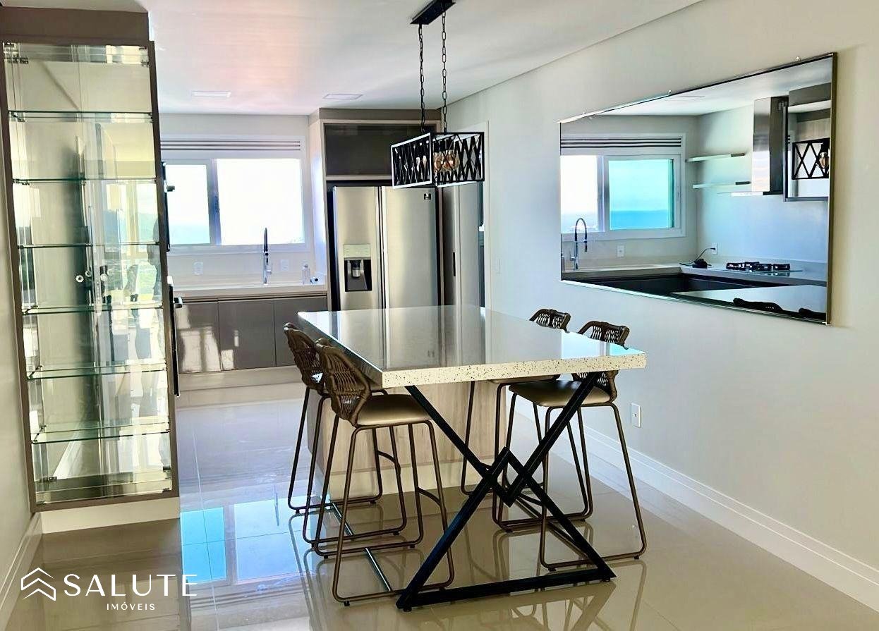 Apartamento com 3 suítes padrão FG