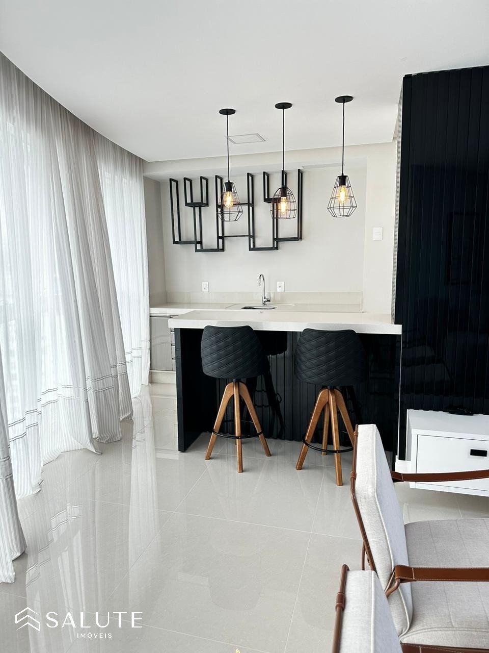 Apartamento com 3 suítes padrão FG
