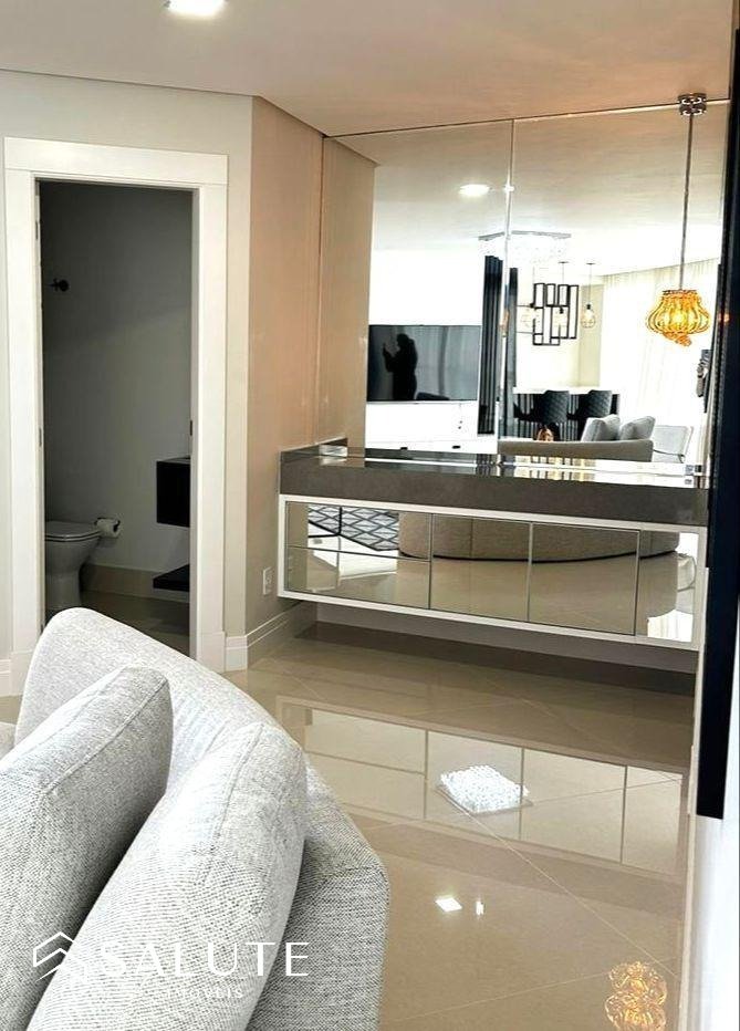 Apartamento com 3 suítes padrão FG