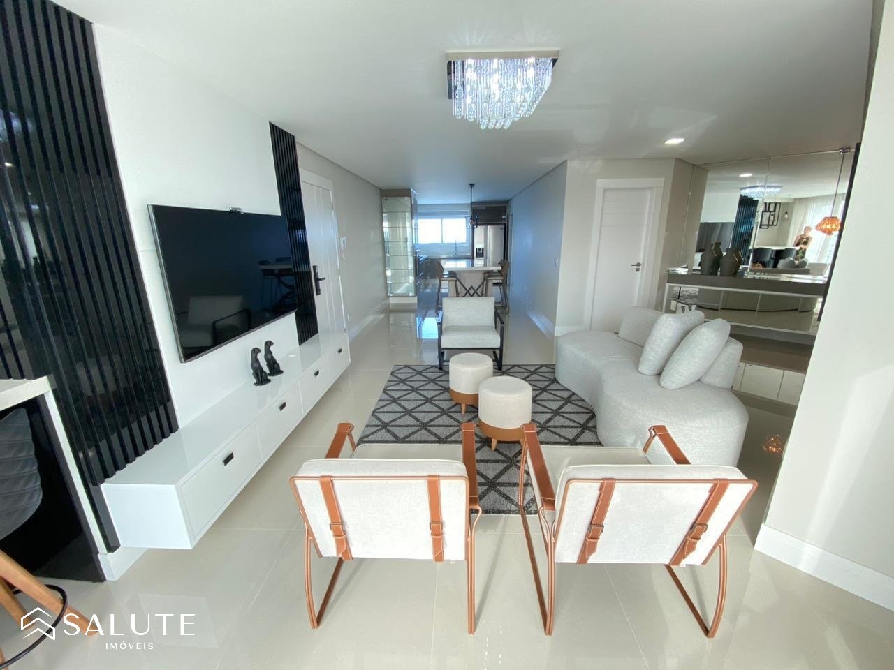 Apartamento com 3 suítes padrão FG