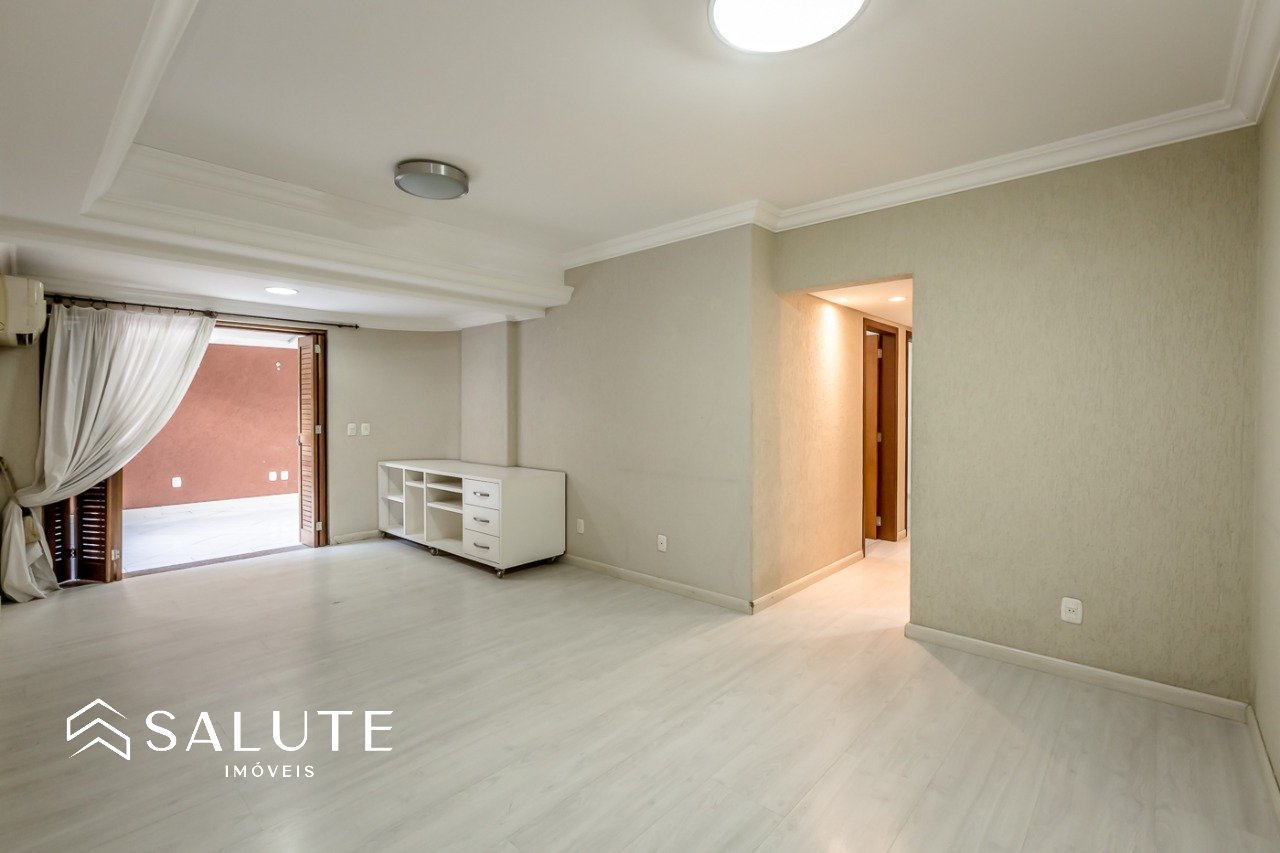 Apartamento diferenciado com piscina privativa