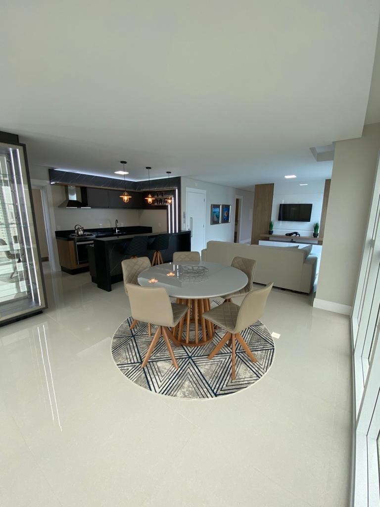 Apartamento quadra mar em Balneário Camboriú