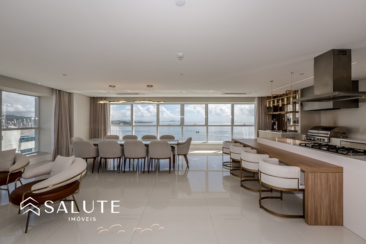Apartamento alto padrão Barra Sul.