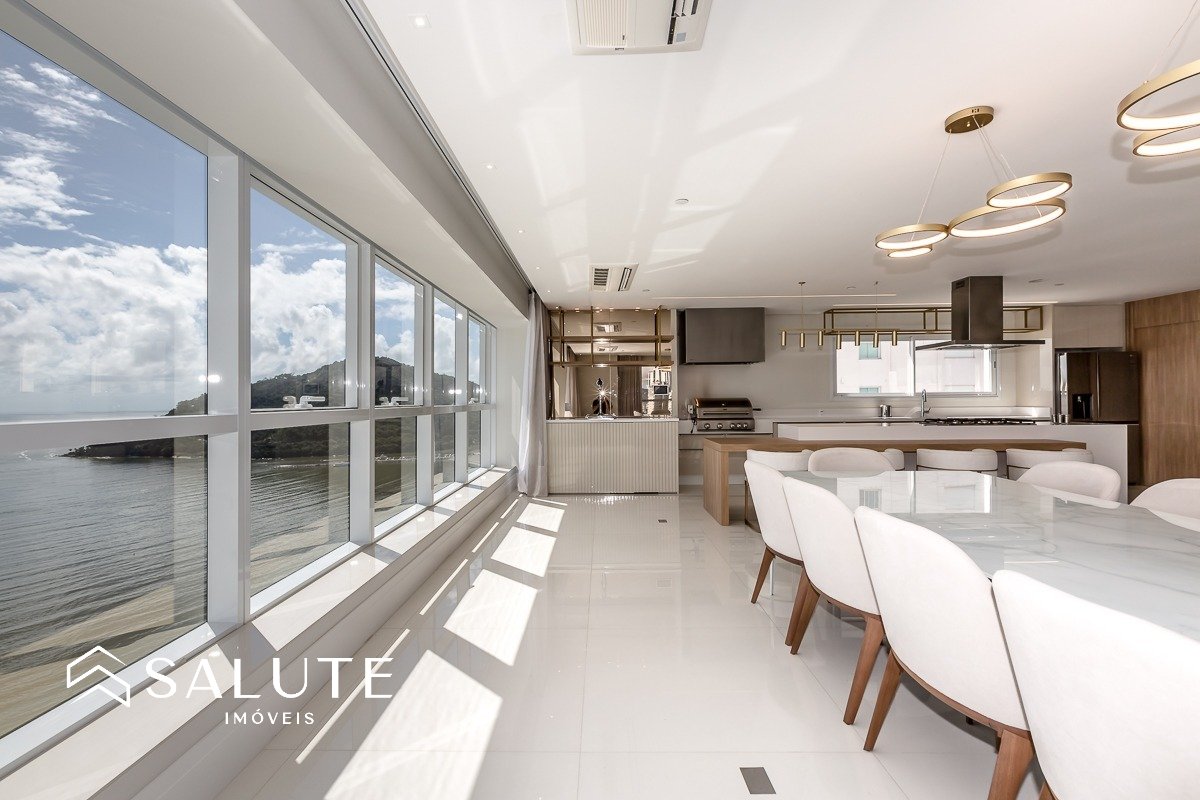 Apartamento alto padrão Barra Sul.