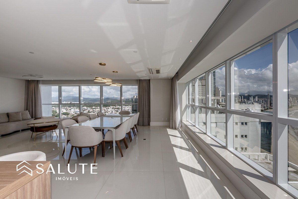 Apartamento alto padrão Barra Sul.