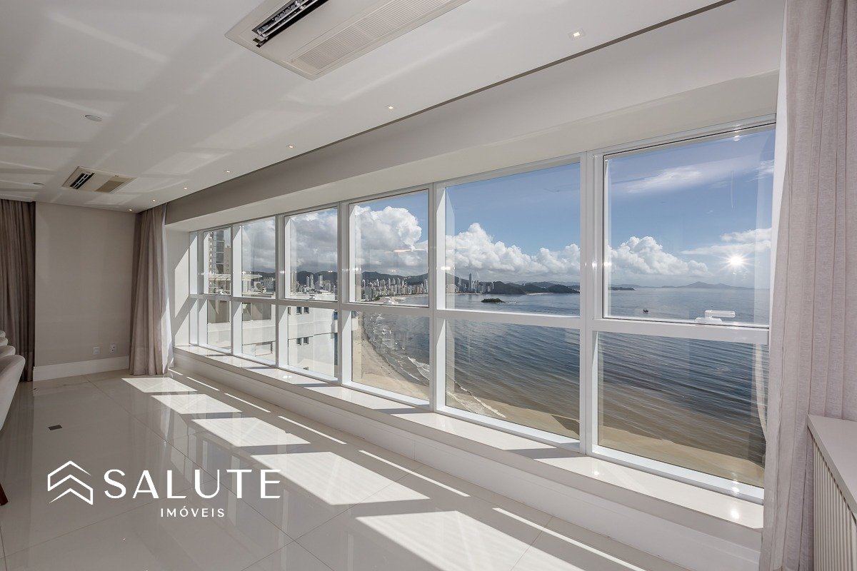 Apartamento alto padrão Barra Sul.