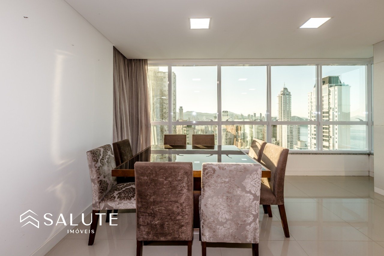 Apartamento Andar Alto com Vista Mar no Centro
