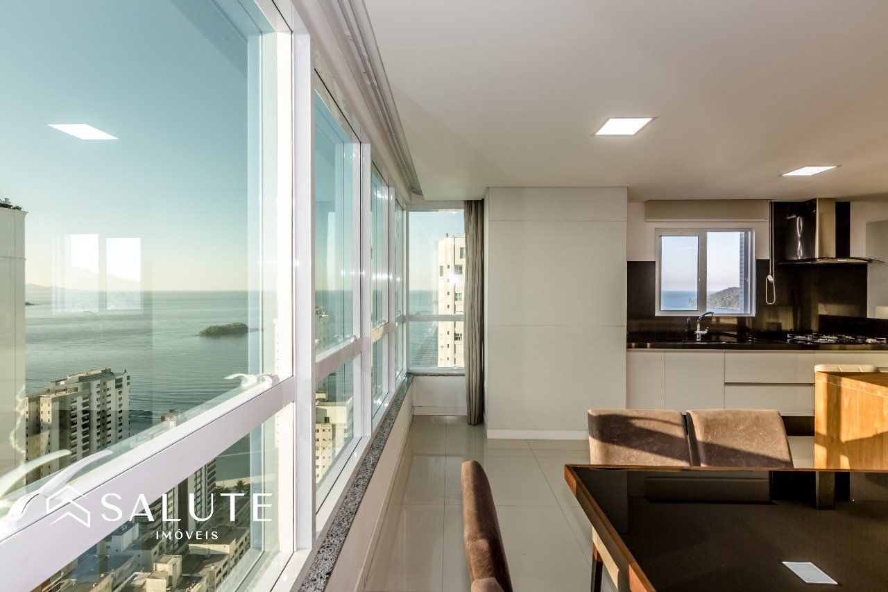 Apartamento Andar Alto com Vista Mar no Centro