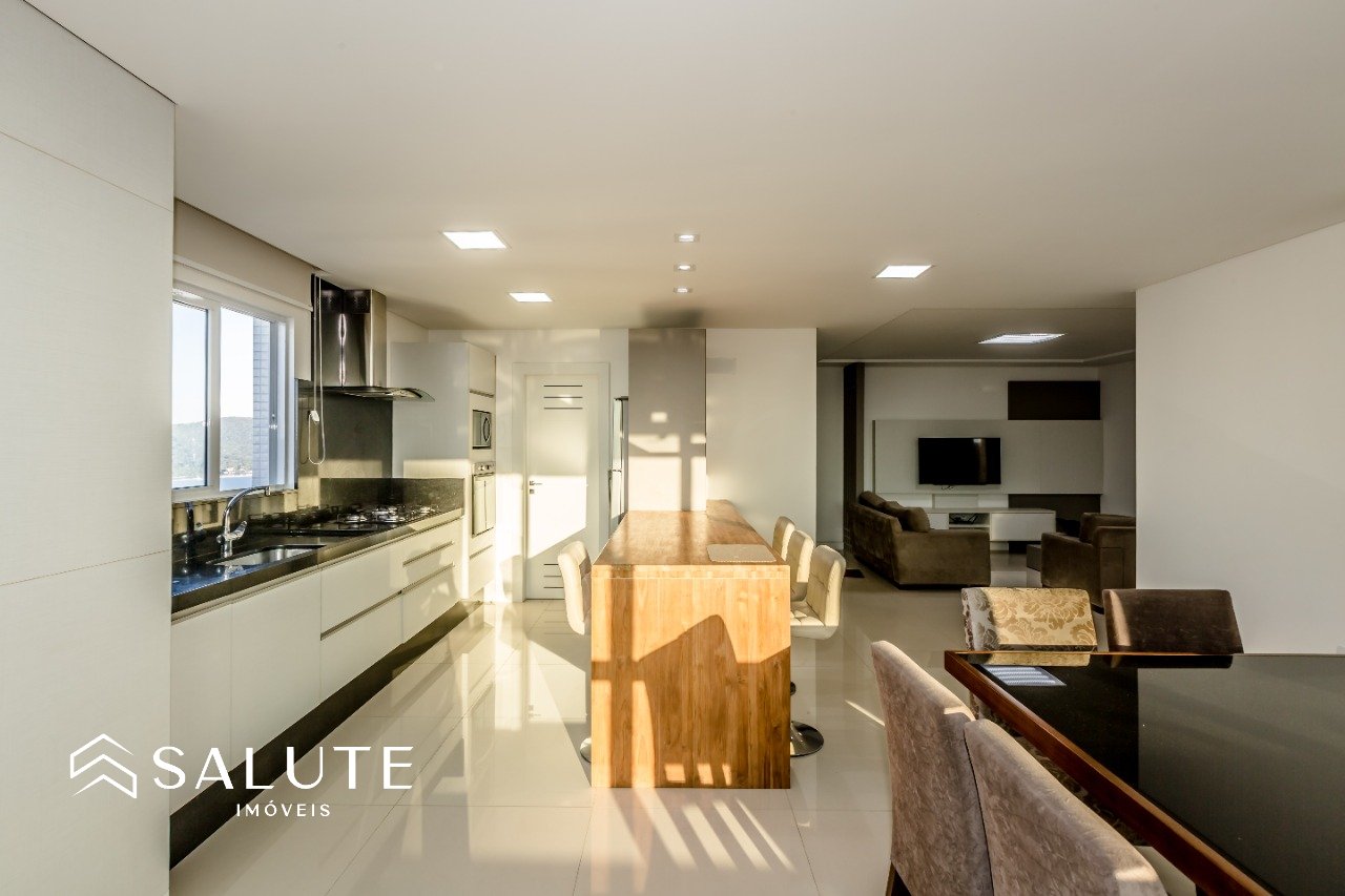 Apartamento Andar Alto com Vista Mar no Centro