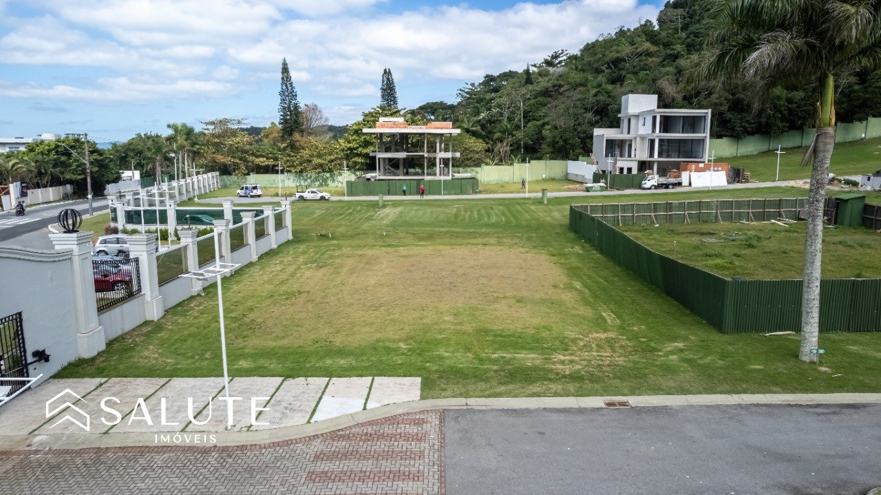 Excelente terreno em condomínio fechado