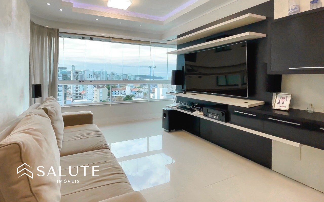 Apartamento com 2 suítes na Praia Brava