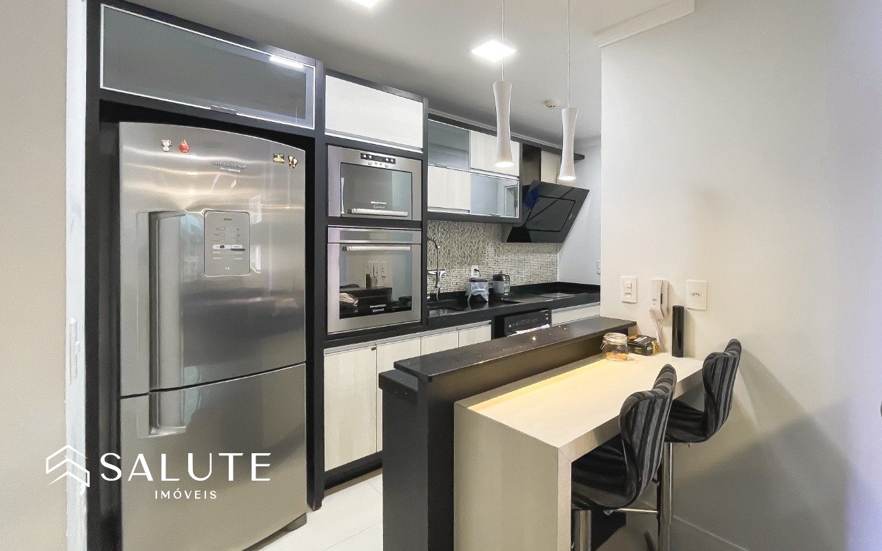 Apartamento com 2 suítes na Praia Brava