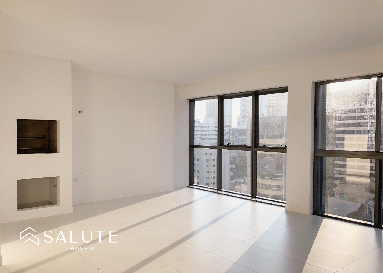 Apartamento a 250m da praia com 4 Suítes