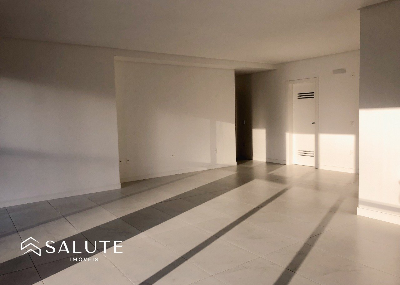 Apartamento a 250m da praia com 4 Suítes
