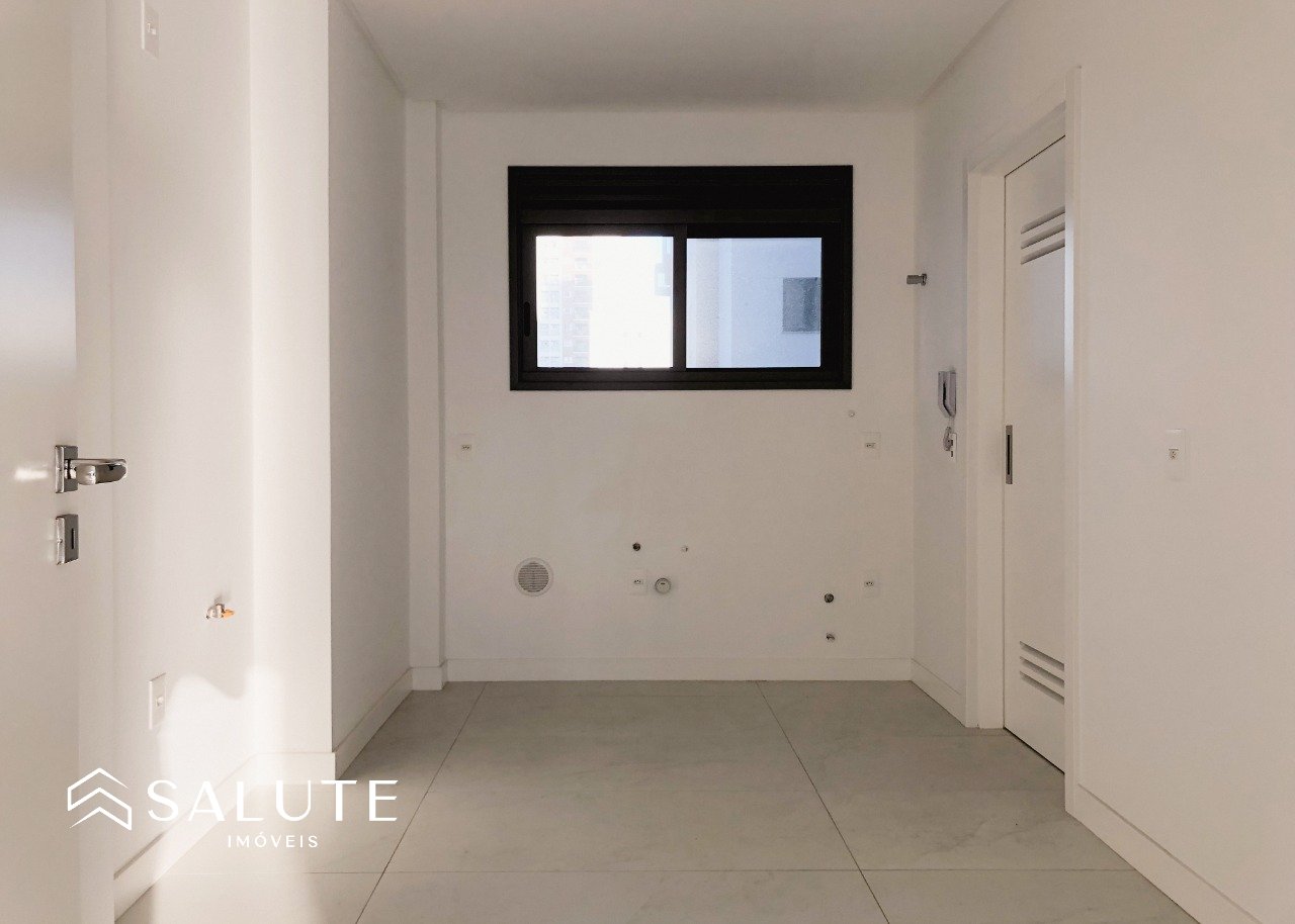 Apartamento a 250m da praia com 4 Suítes