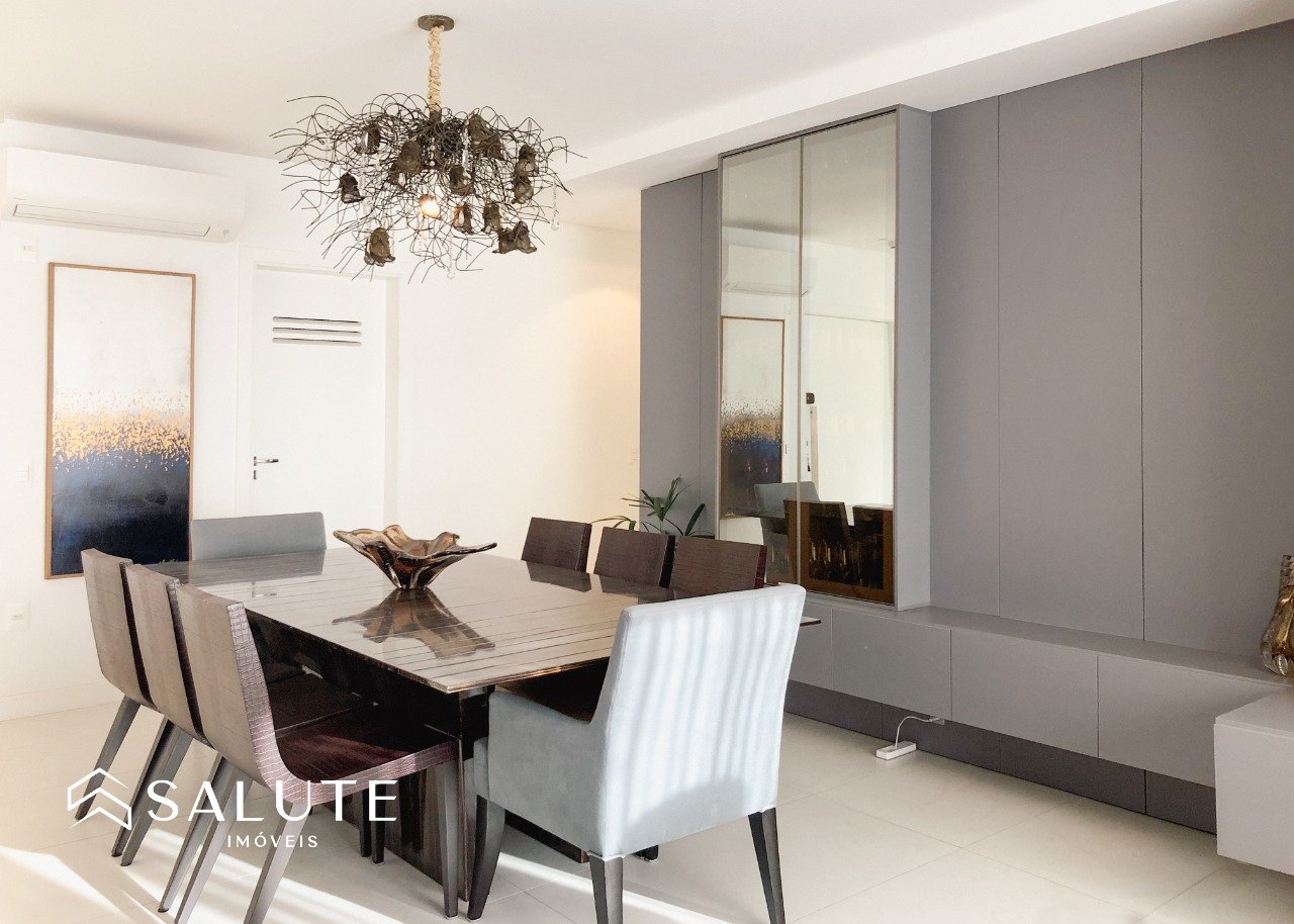 Apartamento Novo com 4 Suítes a 250m da Praia.