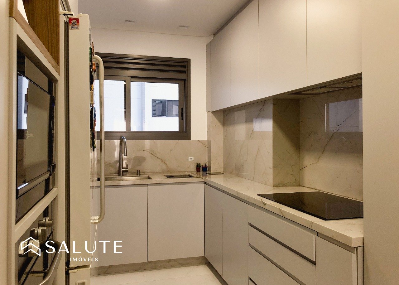 Apartamento Novo com 4 Suítes a 250m da Praia.