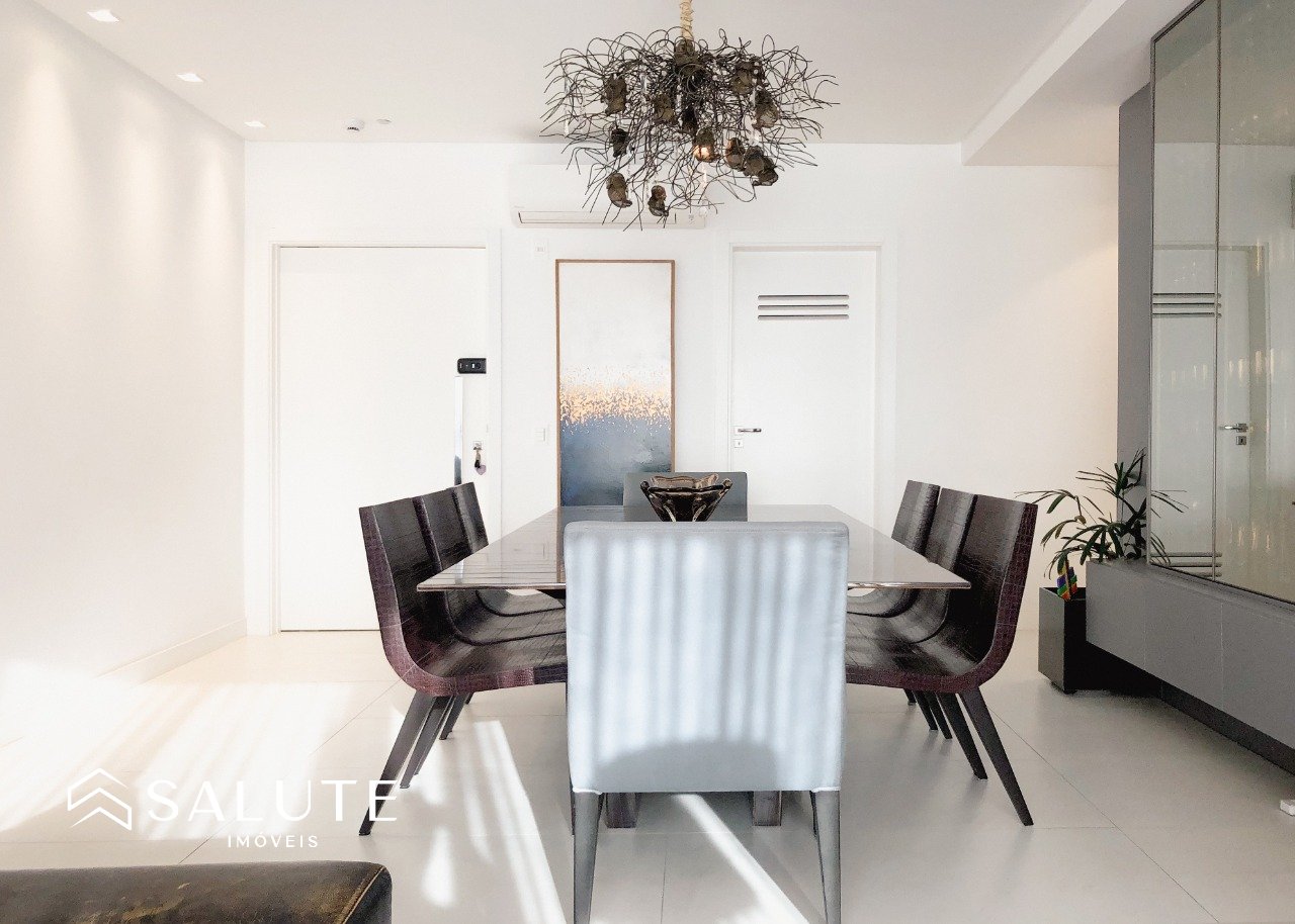 Apartamento Novo com 4 Suítes a 250m da Praia.