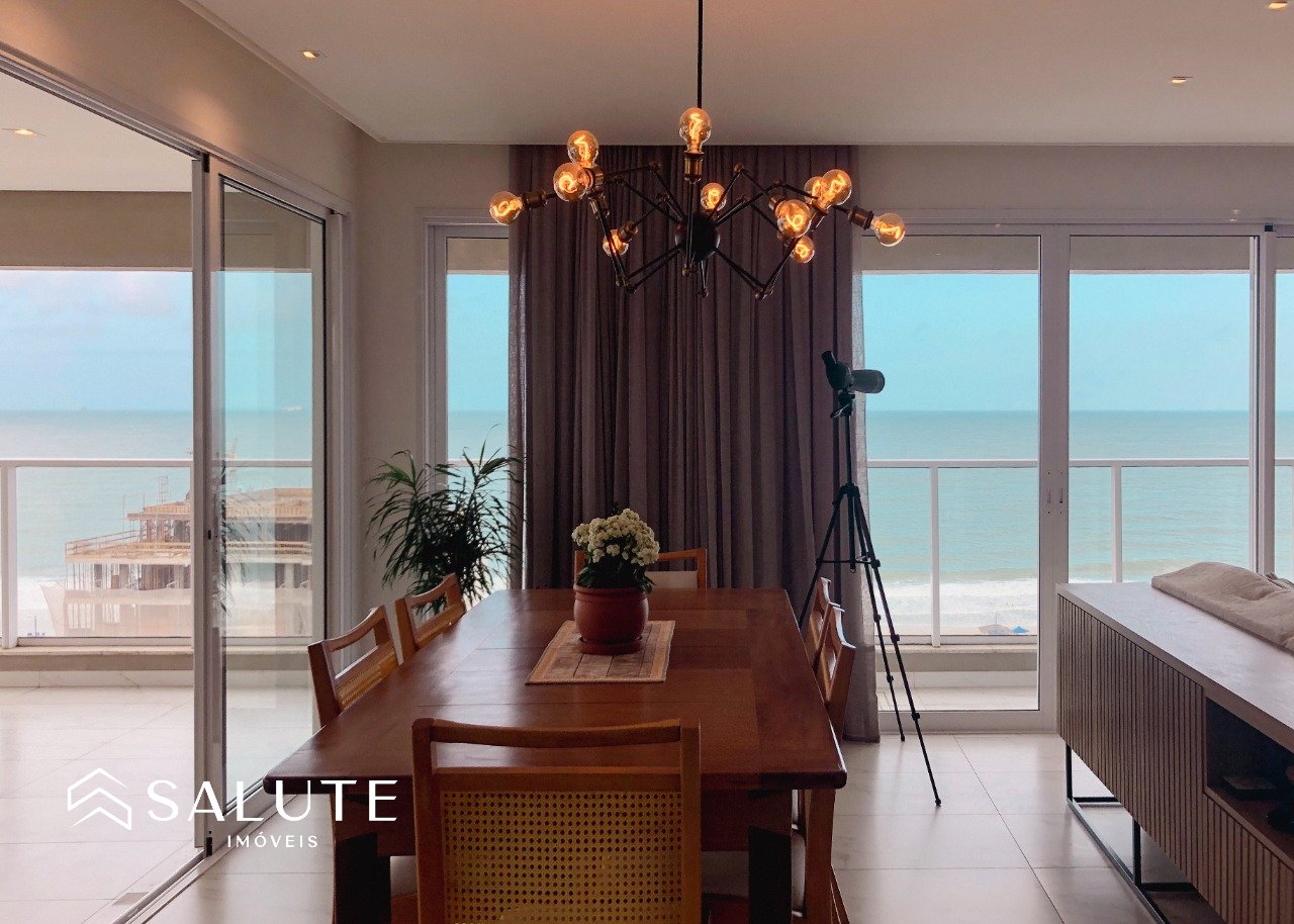 Apartamento com 3 Suítes na Praia Brava