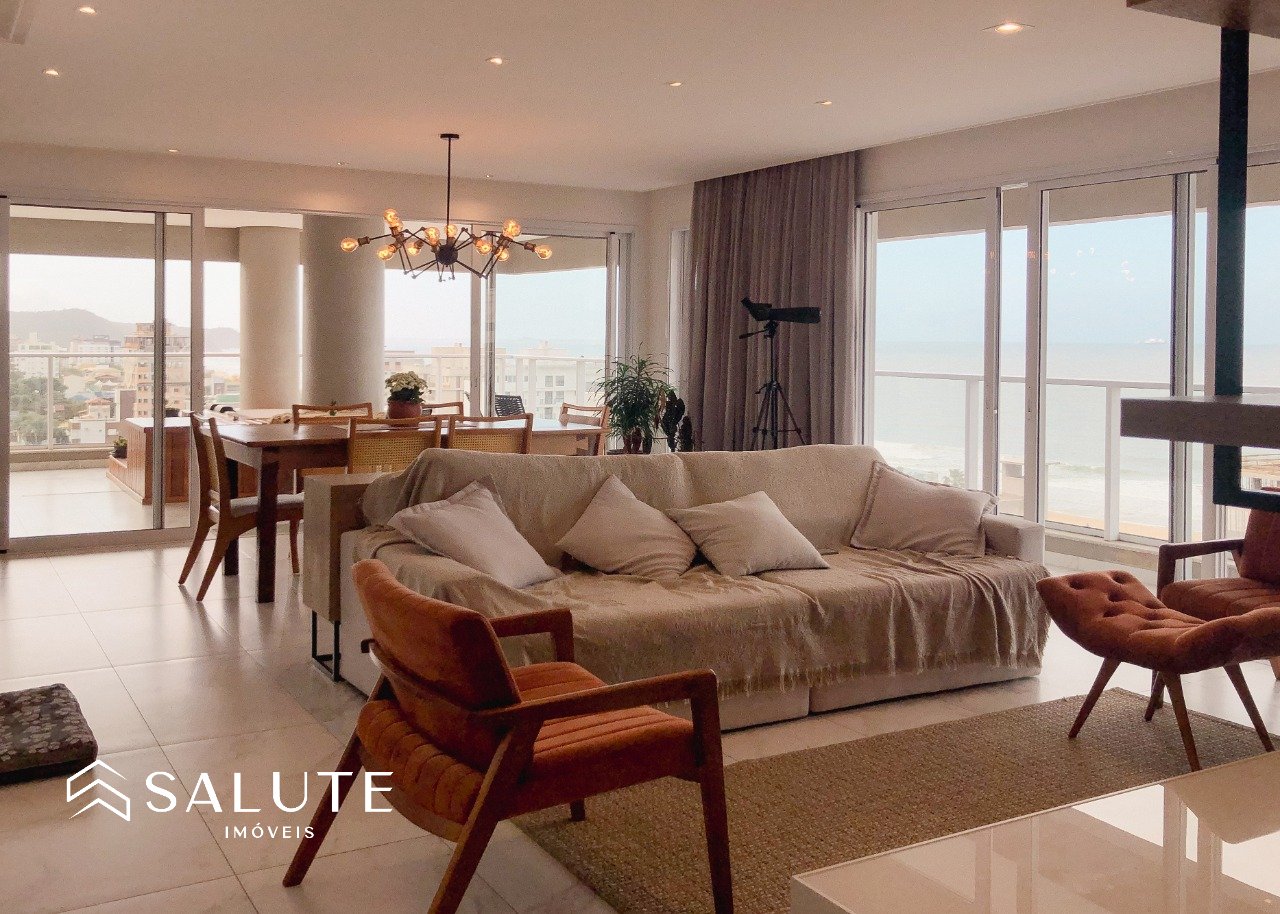 Apartamento com 3 Suítes na Praia Brava