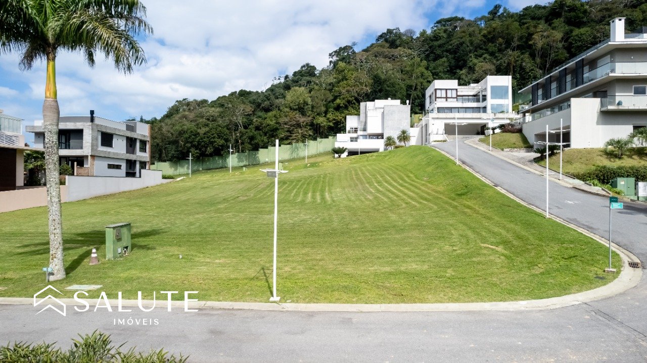 Excelente Terreno em Condomínio Fechado