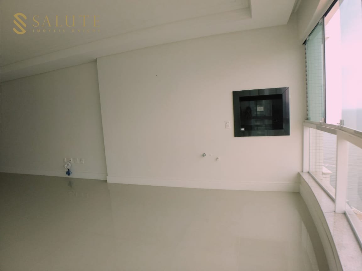 Apartamento alto padrão quadra mar aluguel anual