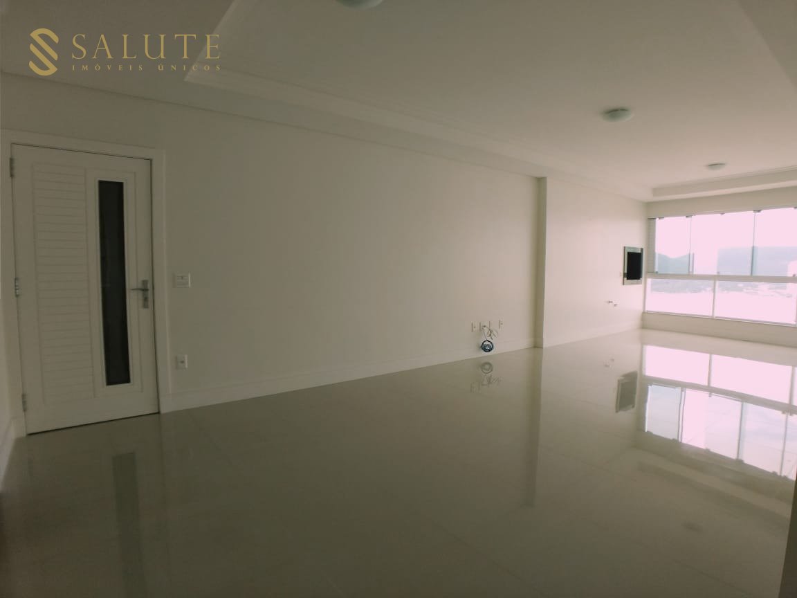 Apartamento alto padrão quadra mar aluguel anual