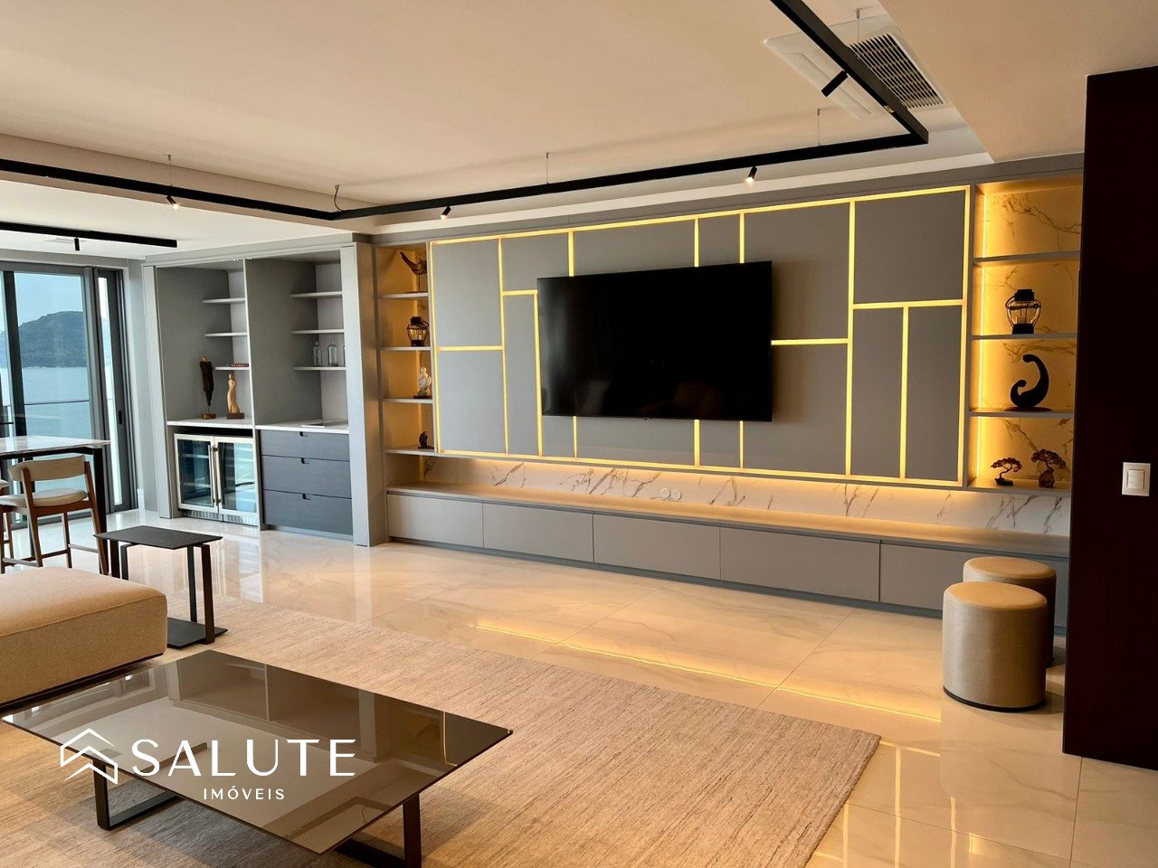 Apartamento a venda com 4 suítes na Barra Norte