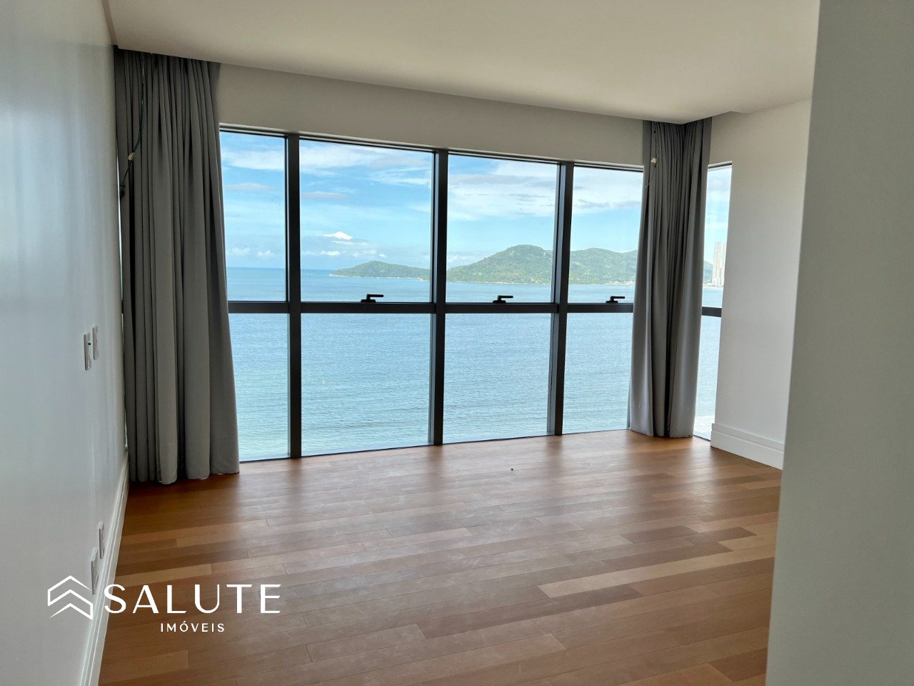Apartamento a venda com 4 suítes na Barra Norte