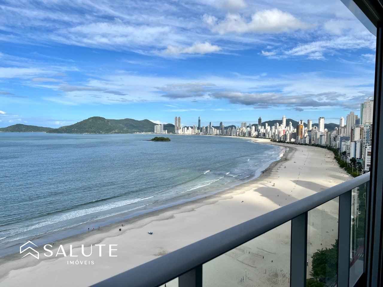 Apartamento a venda com 4 suítes na Barra Norte