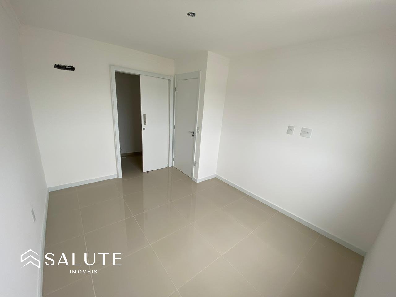 Apartamento com 1 Suíte á Venda no Centro
