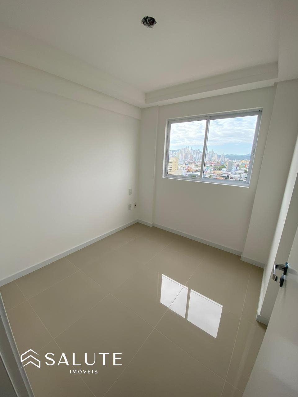 Apartamento com 1 Suíte á Venda no Centro