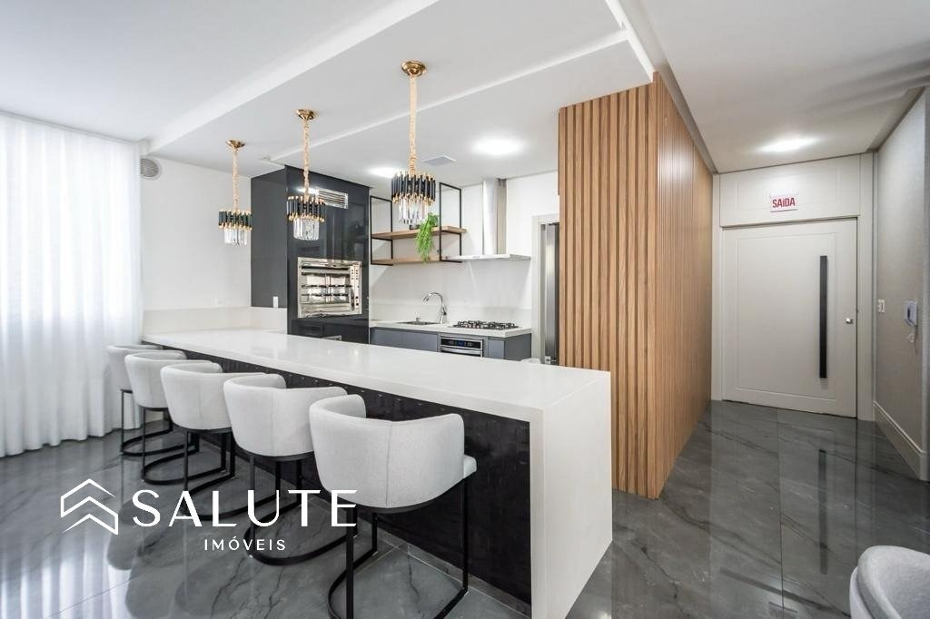 Apartamento á Venda com 4 Suítes no Centro