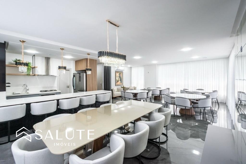 Excelente Apartamento com 4 Suítes