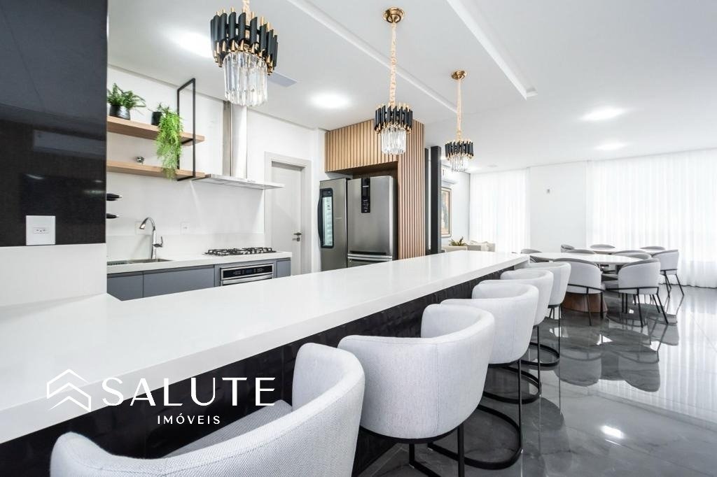Excelente Apartamento com 4 Suítes