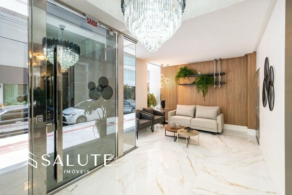 Apartamento á Venda com 4 Suéteres no Centro